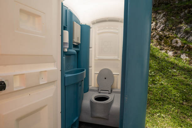 Best Luxury portable toilet rental  in Odon, IN